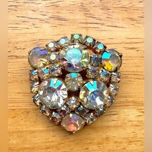 Beautiful Vintage Prong Aurora borealis rhinestone Unsigned Brooch STUNNING